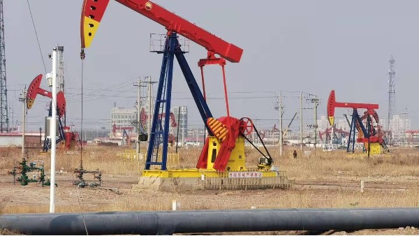 <i style='color:red'>塔里木油田</i>今年生產(chǎn)綠電破1億千瓦時